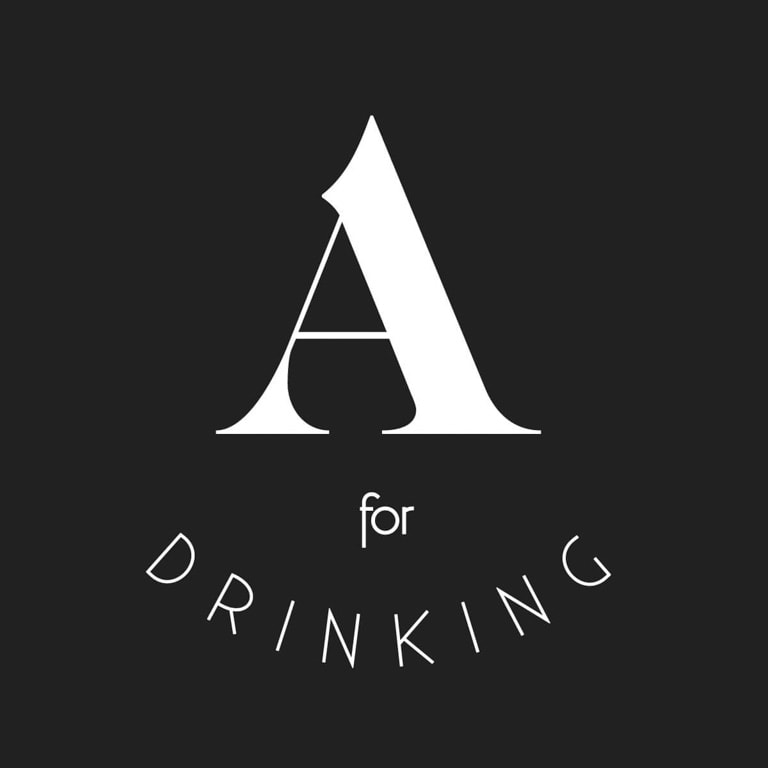 Diseño de logotipo y naming para marca de bebidas